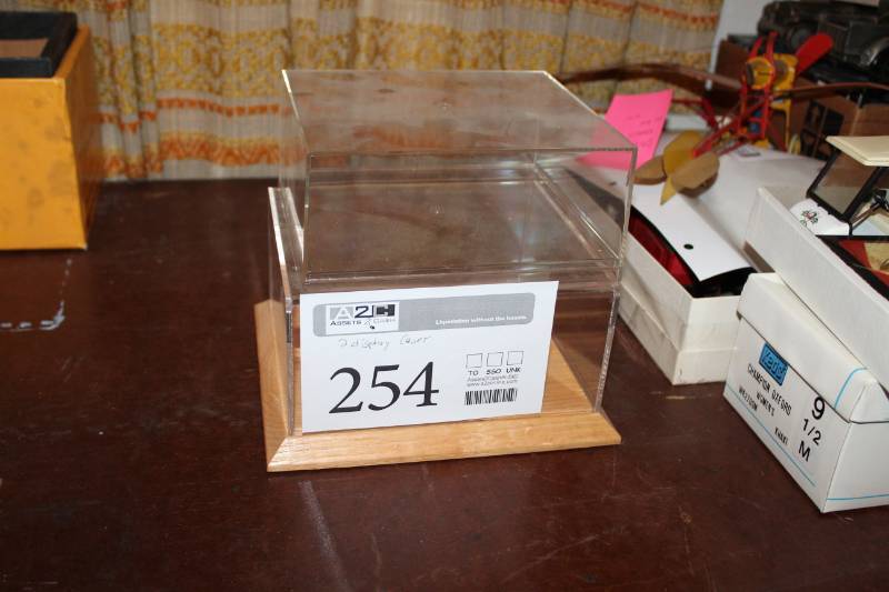 lot 254 image: Display Cases