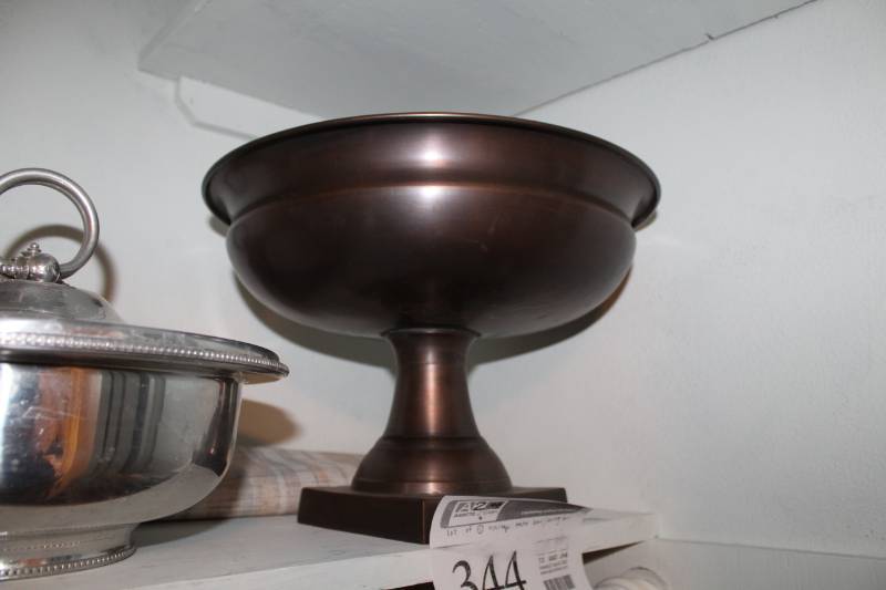 lot 344 image: Vintage Metal Serving Bowl
