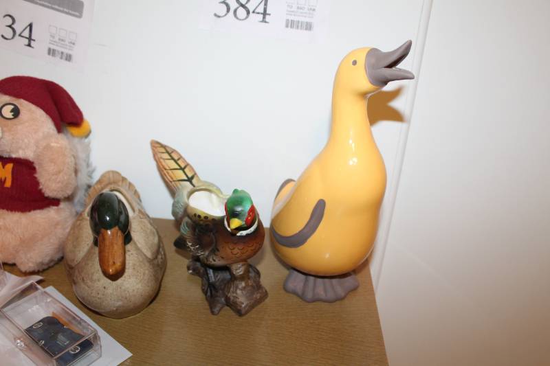 lot 384 image: Duck Table Dcor