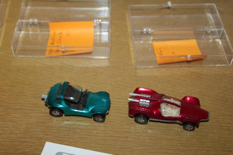 lot 325 image: Hot Wheels 1969 Redline Sand Crab, 1969 Redline Mantis Die Cast Metal Cars with Clear Plastic Display Cases