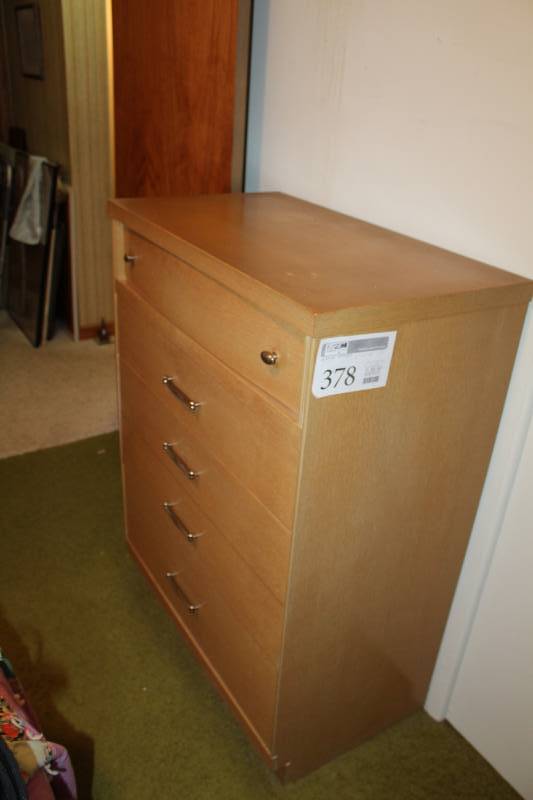 lot 378 image: Wood Dresser with 5-Drawers