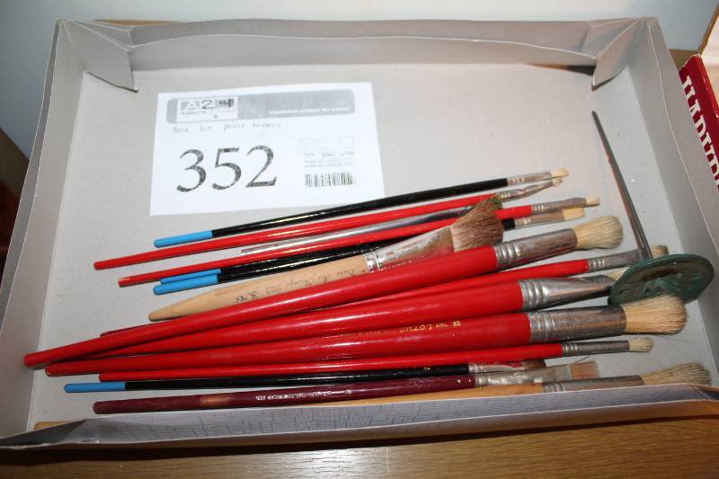 lot 352 image: Paint Brushes