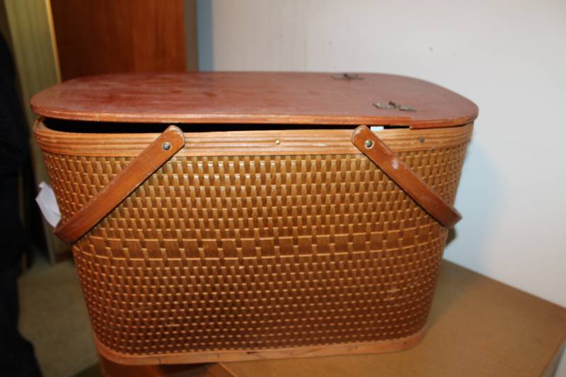lot 373 image: Wicker Picnic Basket