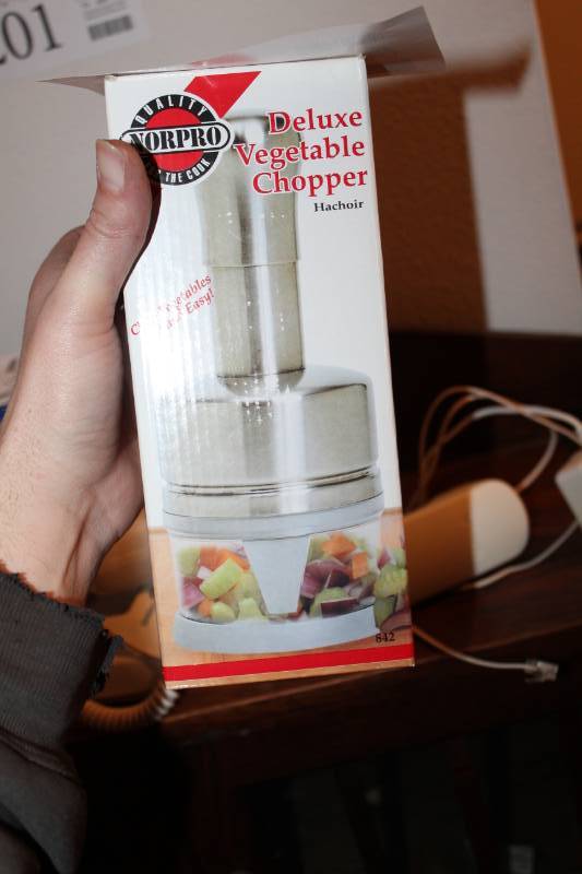 lot 266 image: Norpro Deluxe Vegetable Chopper