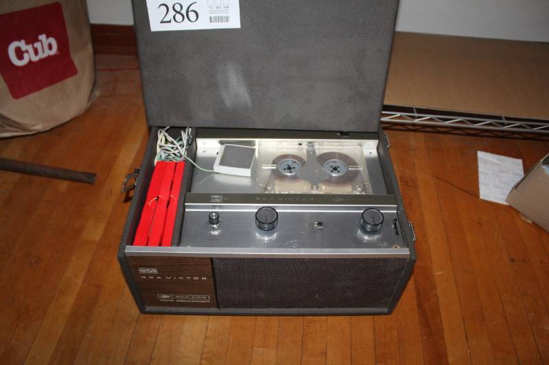 lot 286 image: Vintage 60s RCA Victor Solid State Cassette Tape Recorder