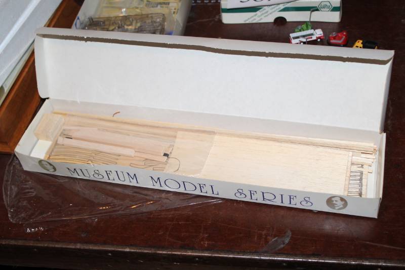 lot 276 image: Wright Flyer 1 1903 Museum Model Series 120 Scale Model Kit