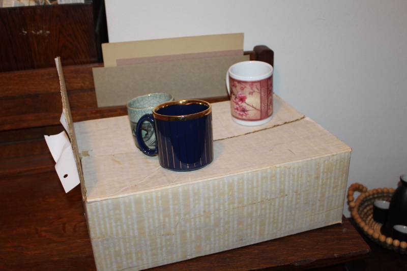 lot 285 image: Coffee Cups