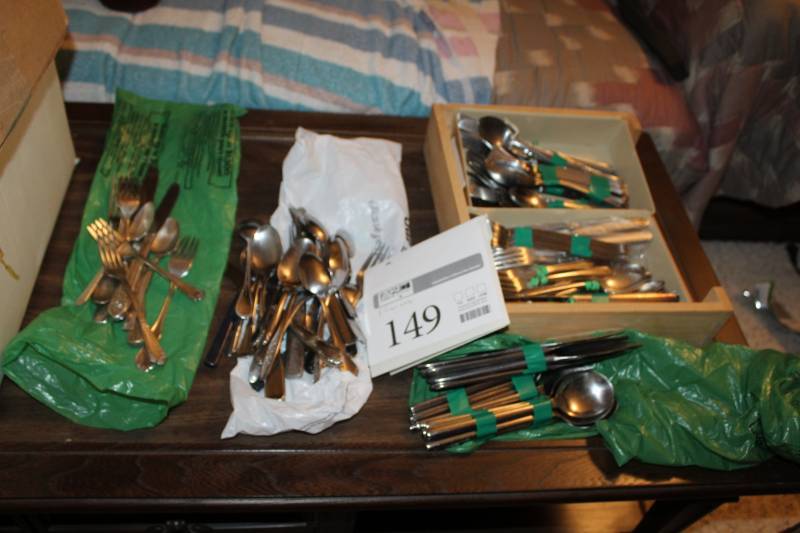lot 149 image: Silverware