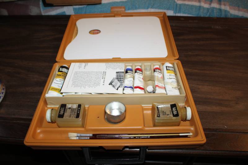 lot 150 image: Acrylic Paint Set