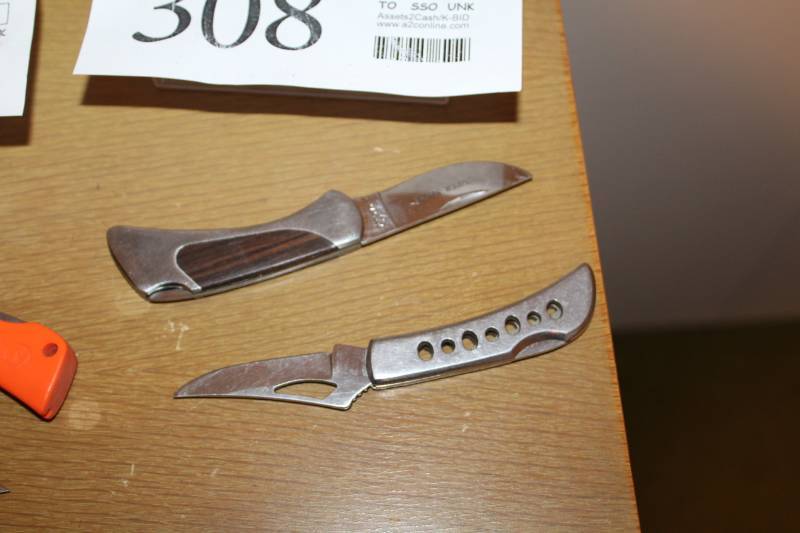 lot 308 image: Locking Pocket Knives