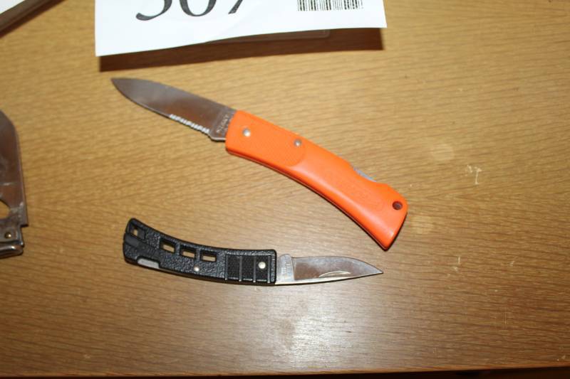 lot 307 image: Buck Knives