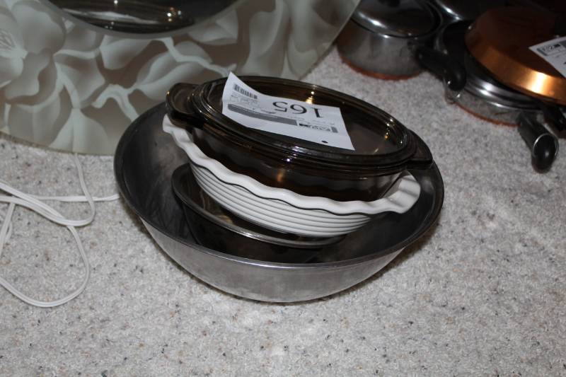 lot 165 image: Anchor Glass Oven Cookware, Mixing Bowls