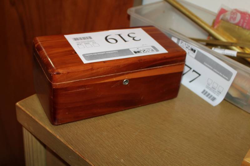 lot 319 image: Lane Cedar Chest