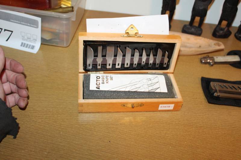 lot 318 image: Xacto 14-Piece Basic Knive Set