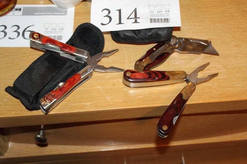 lot 314 image: Multi-Tool Knives with Cases