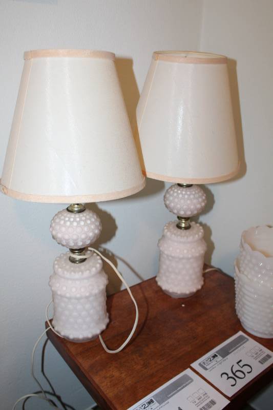 lot 363 image: Hobnail Milk Glass Table Lamps