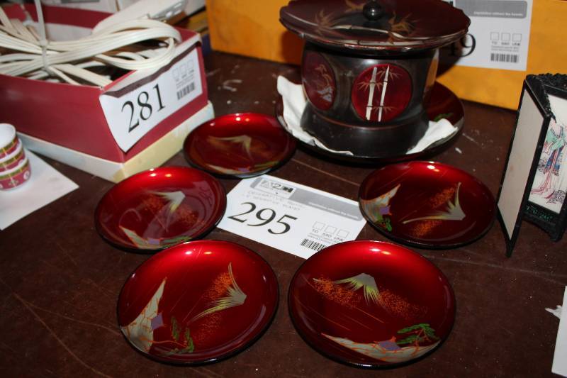 lot 295 image: Japanese Decorative Plates, Bowl