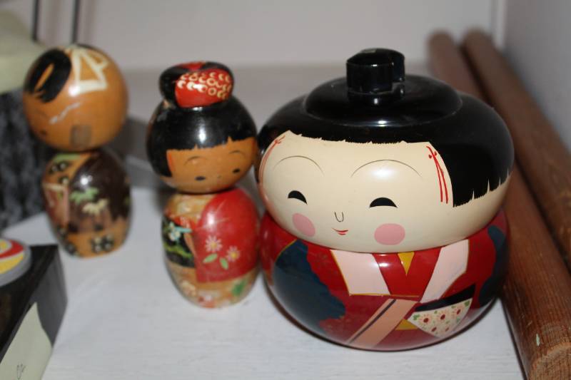 lot 294 image: Japanese Decorative Table Figurines