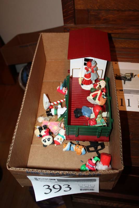lot 393 image: G Scae Train Car, Figurines, Christmas Dcor
