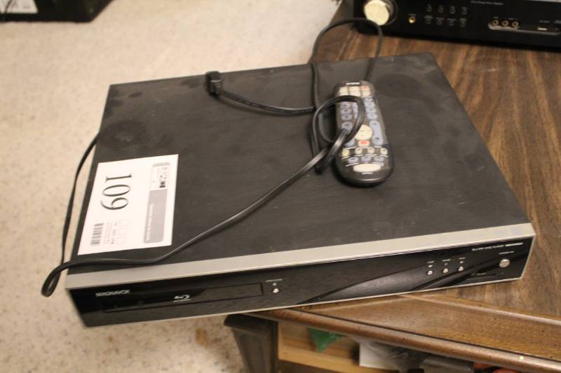 lot 109 image: 2008 Magnavox Blu-ray Player