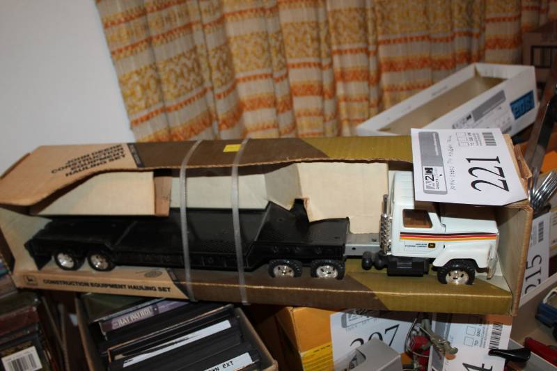 lot 221 image: John Deere Construction Hauling Equipment Set