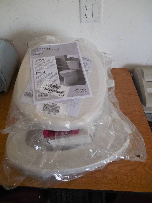 lot 8 image: (3) TOILET SEATS AND INSTALLATION KITS - NEW