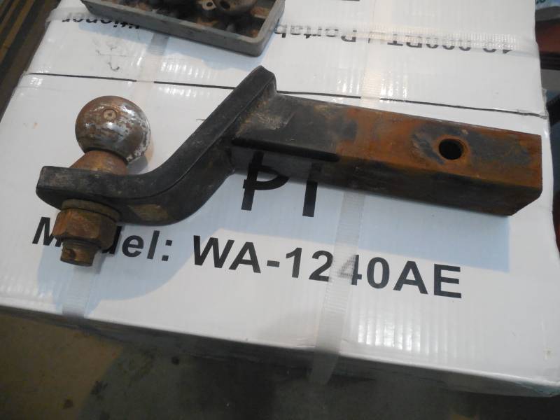 lot 11 image: RECEIVER HITCH WITH CONVERT A BALL AND ALL 3 SIZES