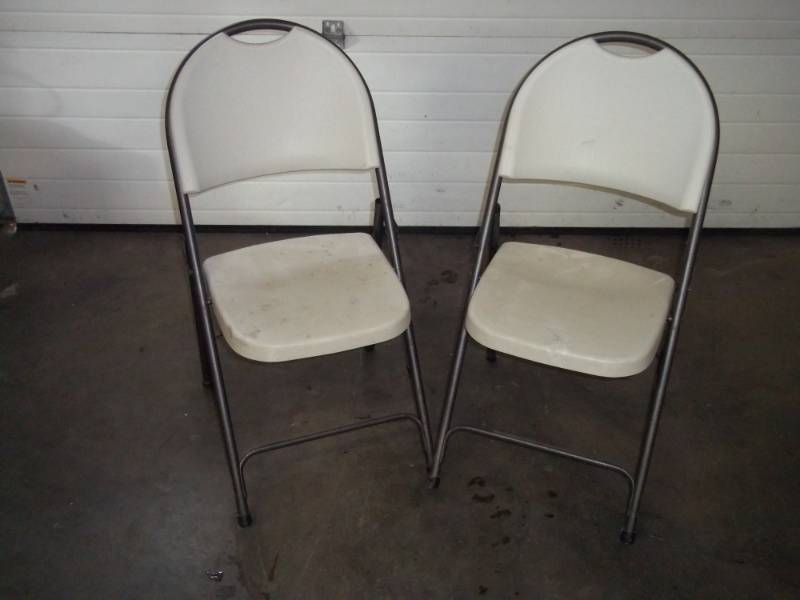 lot 7 image: Pair of Folding Chairs