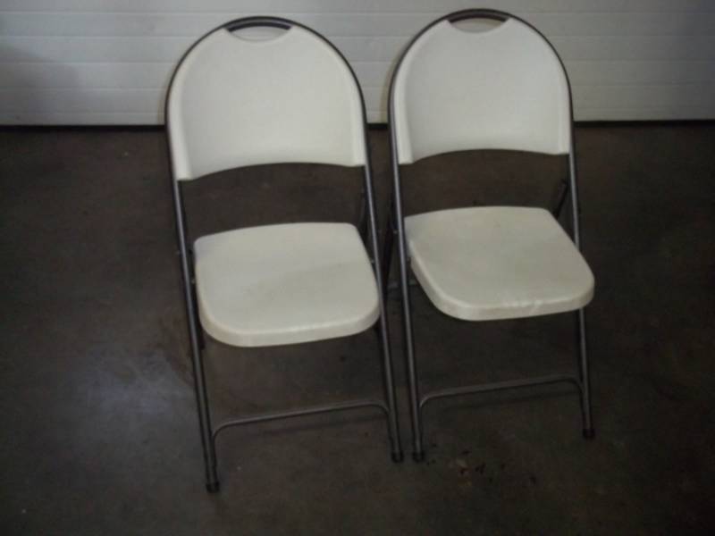 lot 8 image: Pair of Folding Chairs