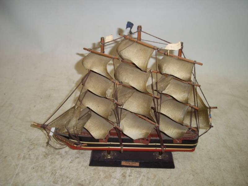 lot 12 image: Model Ship