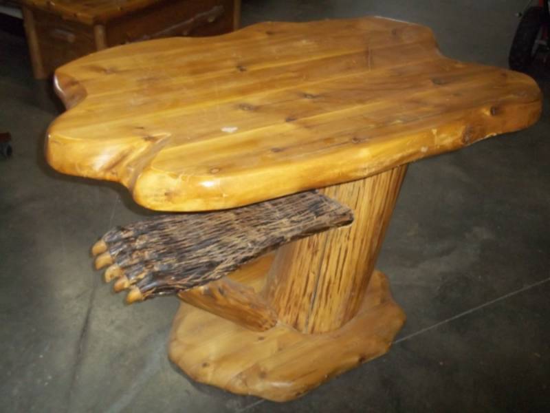 lot 14 image: Bear Paw Table
