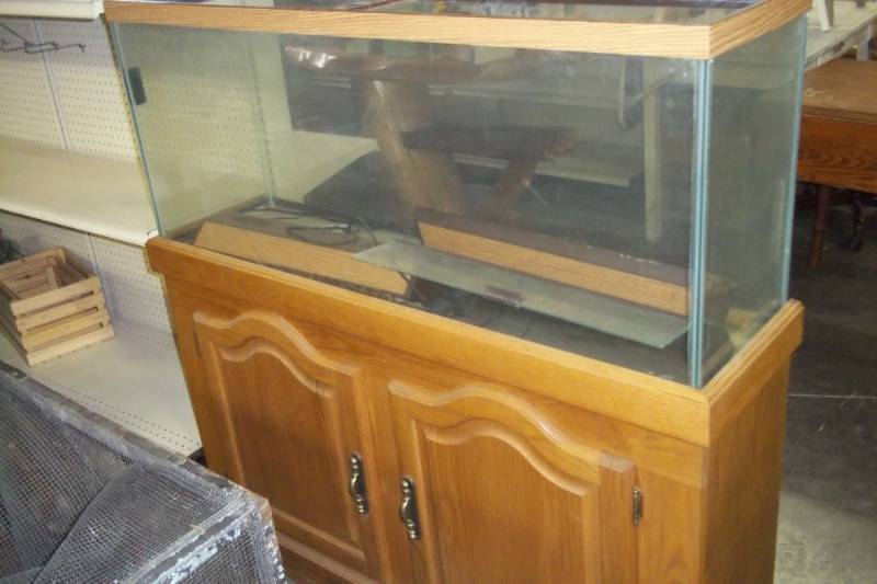 lot 25 image: Fish Tank with Stand