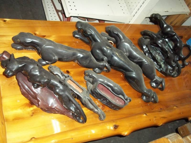 lot 43 image: Black Panther Ceramics