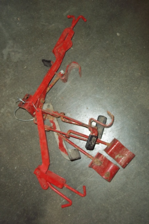 lot 62 image: Chain and load Tighteners
