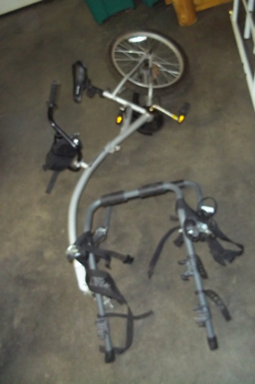 lot 63 image: Schwinn runabout and car bike carrier