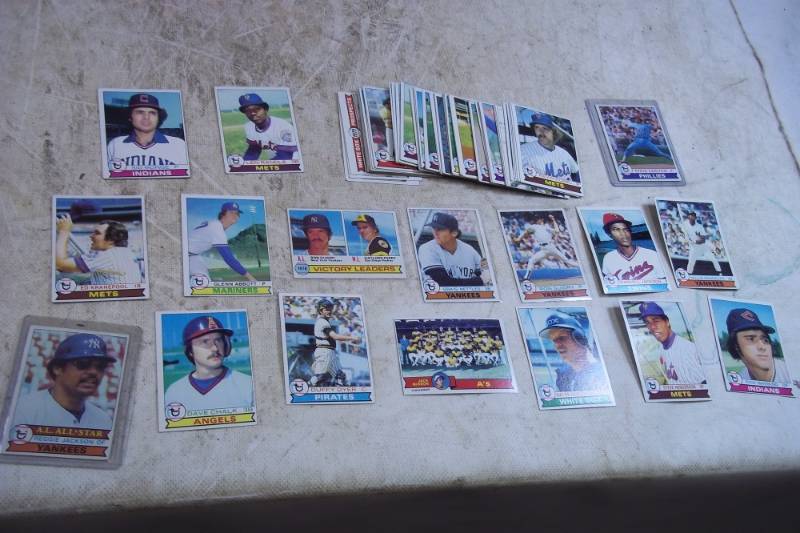 lot 67 image: 1979 Topps Baseball Cards over 65 Cards