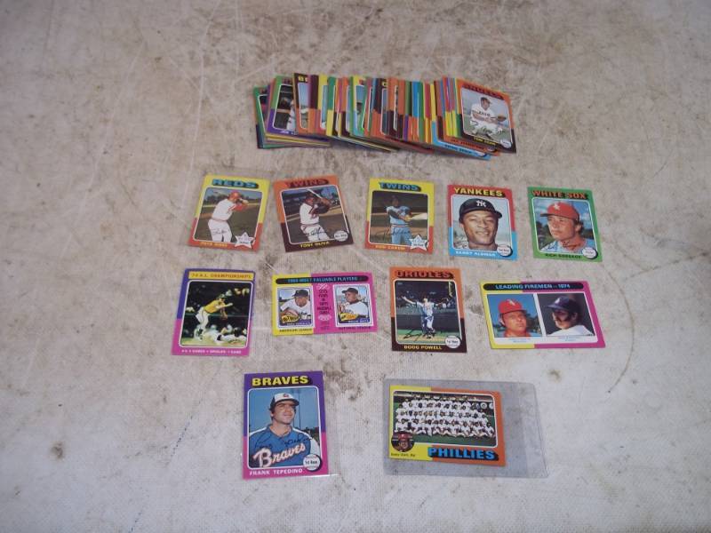 lot 69 image: 1975 Topps Mini Baseball Cards over 100 Cards