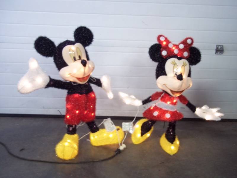 lot 75 image: Mickey and Minnie Mouse Lighted Dcor