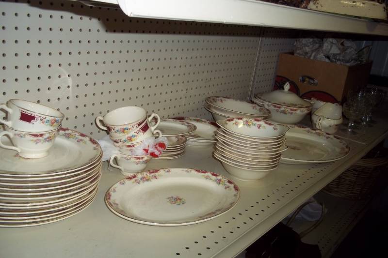 lot 85 image: Set of Dishes with box of Desert bowls