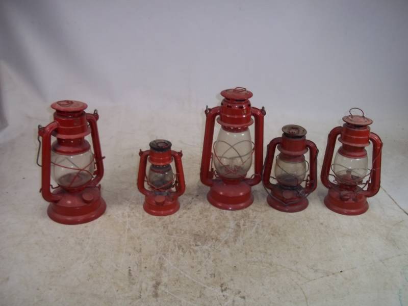 lot 94 image: 5 Kerosene lanterns
