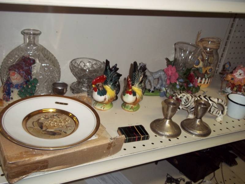 lot 122 image: Dcor Items