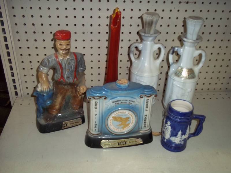 lot 128 image: Whisky Decanters