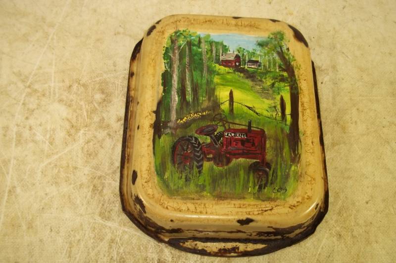 lot 133 image: Farmall Dcor Painted Pan