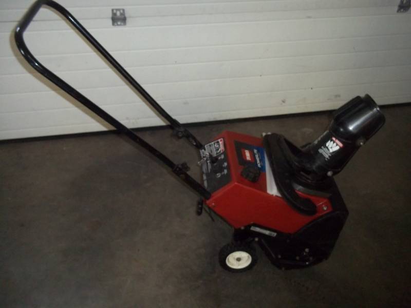 lot 179 image: Toro Powerlite Snow Thrower