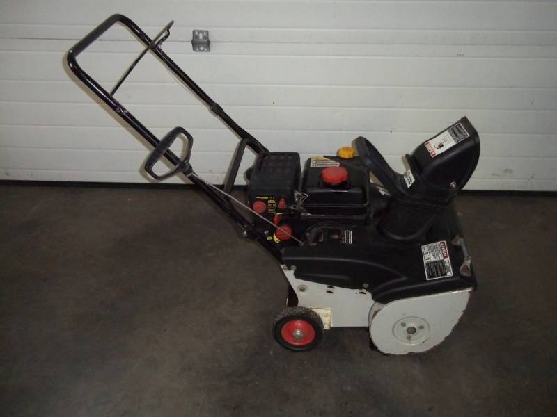 lot 181 image: MTD Snow Thrower