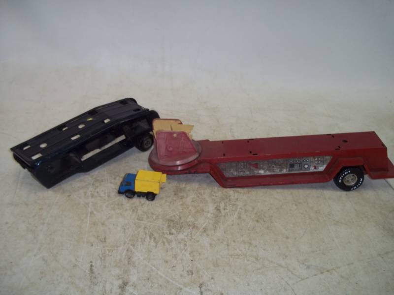 lot 187 image: Vintage Toys