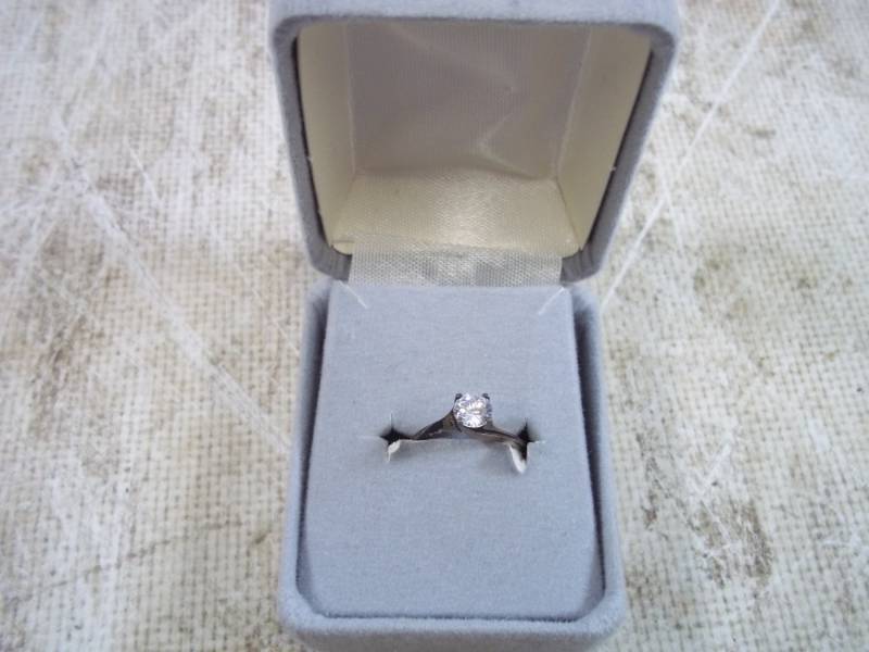 lot 196 image: Ring 6 12