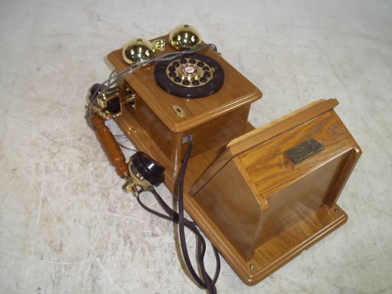 lot 206 image: Wood Phone