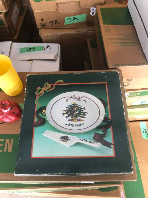 BOX LOT COLLECTIBLES - LOOK AT ALL PICTURES &amp DESCRIPTION FOR WHAT IS INSIDE THIS BOX