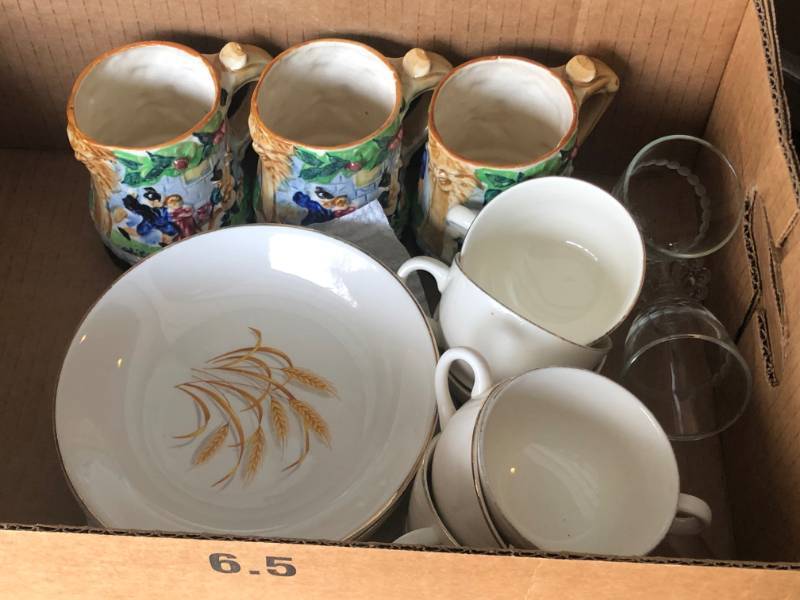 BOX LOT COLLECTIBLES - LOOK AT ALL PICTURES &amp DESCRIPTION FOR WHAT IS INSIDE THIS BOX